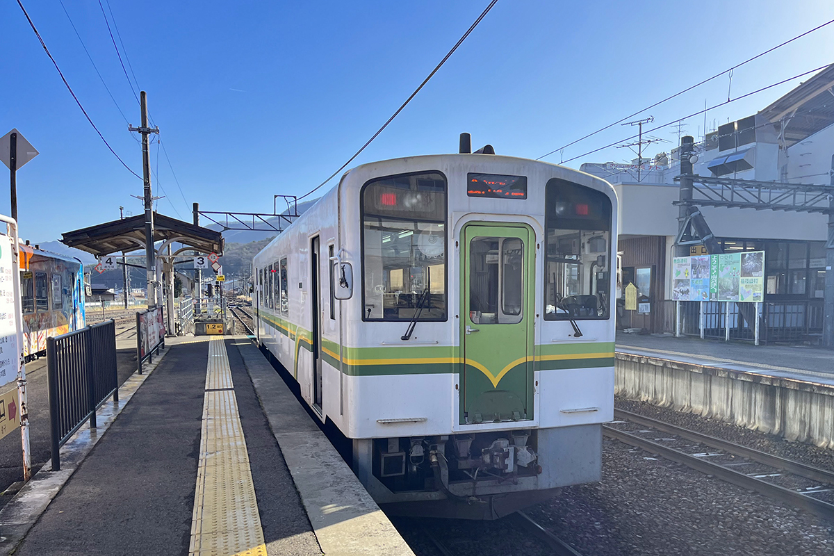 会津鉄道の車両の写真、１両編成の気動車です。