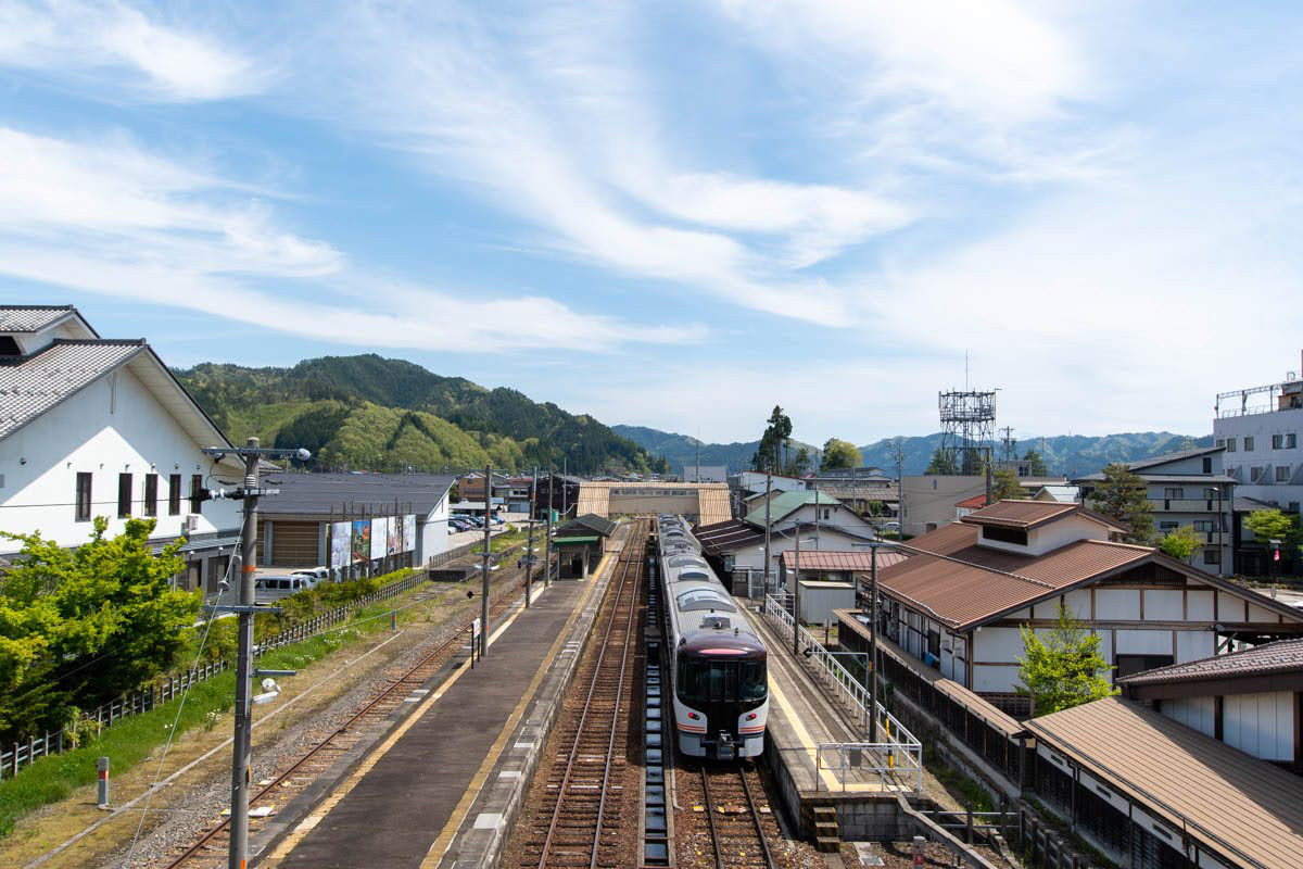 飛騨古川駅のこ線橋からの風景。君の名はで有名になったワンシーンです。