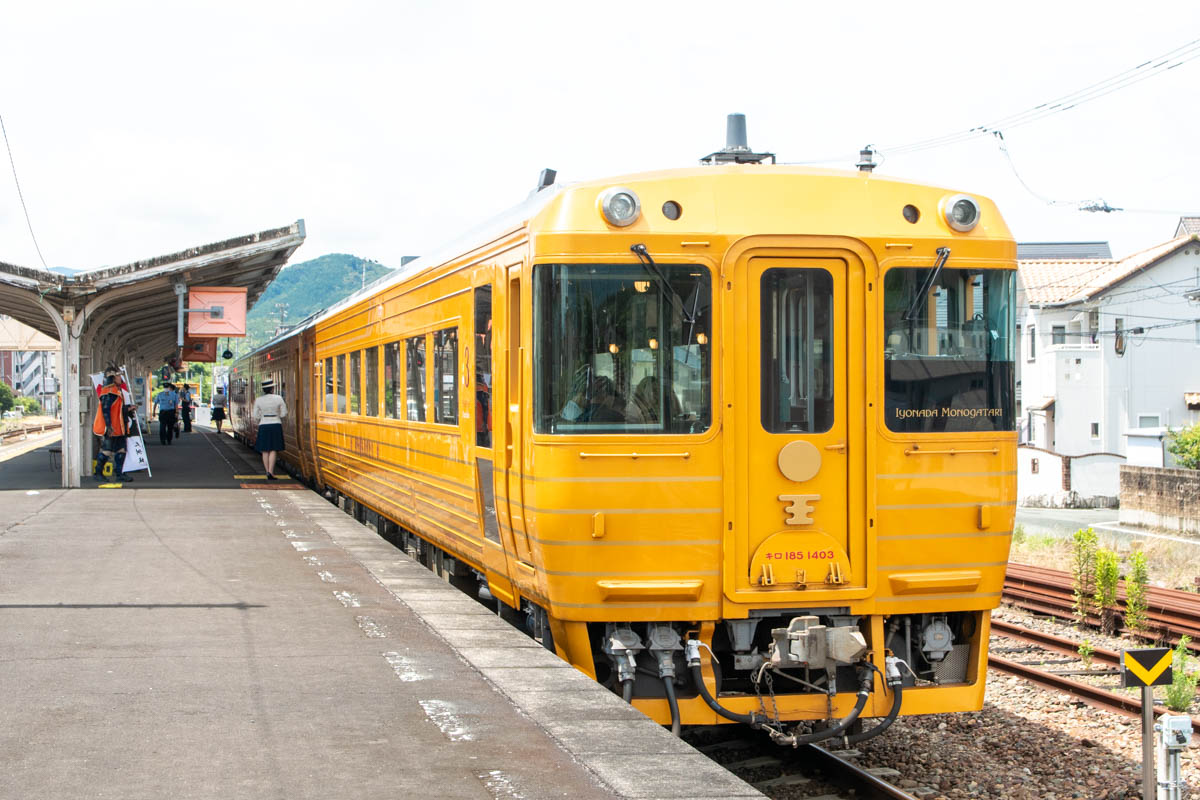 伊予灘ものがたりの終着駅の風景