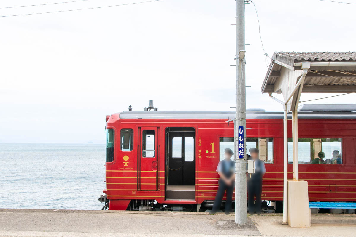 伊予灘ものがたりと下灘駅