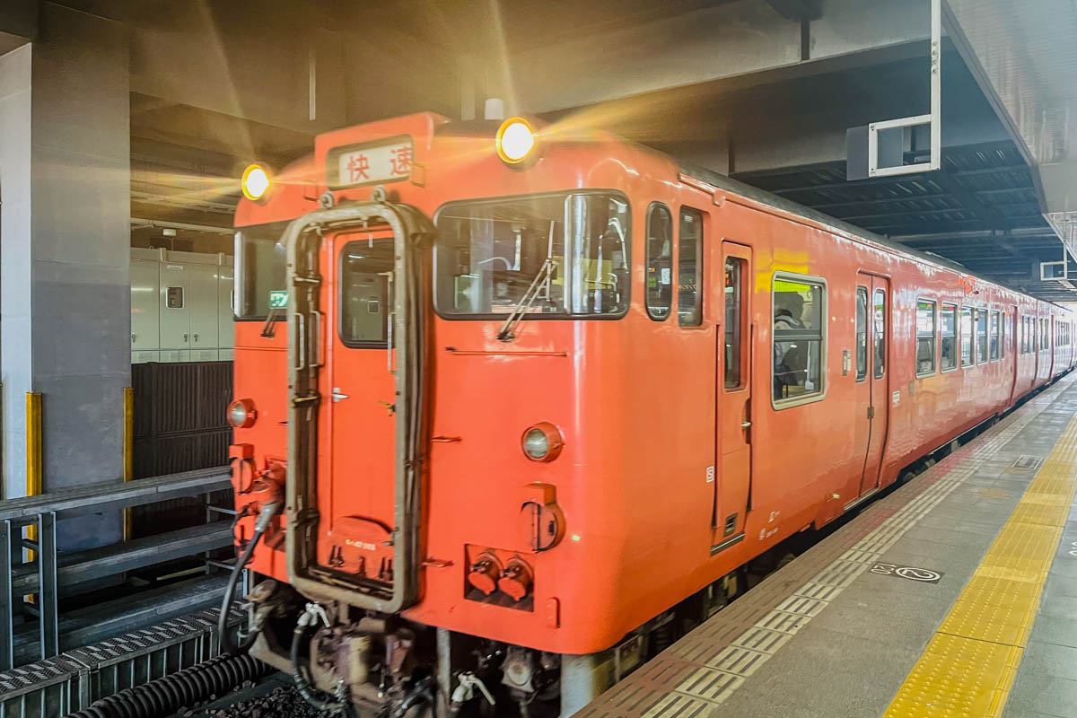 三次駅までは快速列車のキハ40でスイスイ向かう