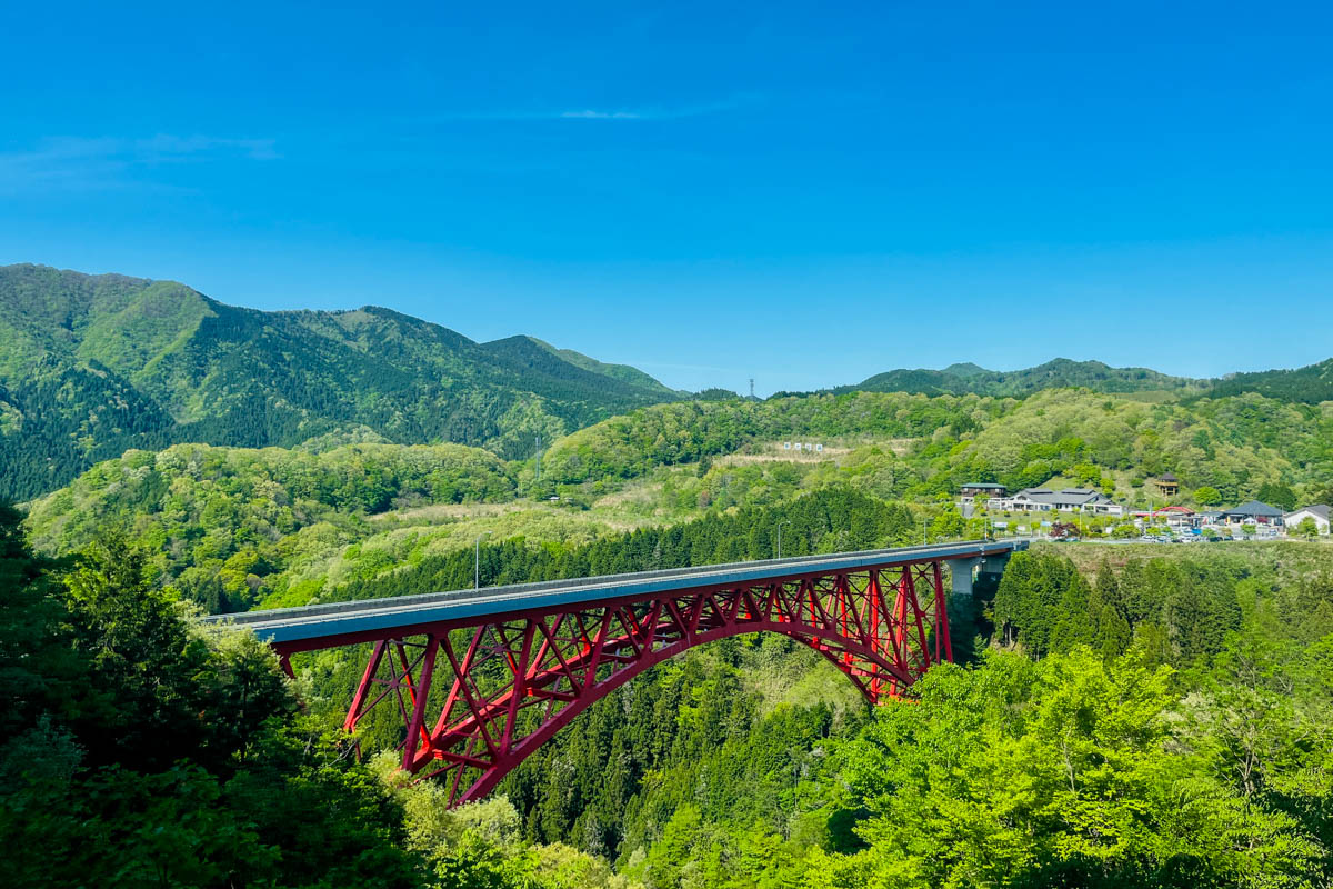 おろちループ最後部の橋。赤色が映える。