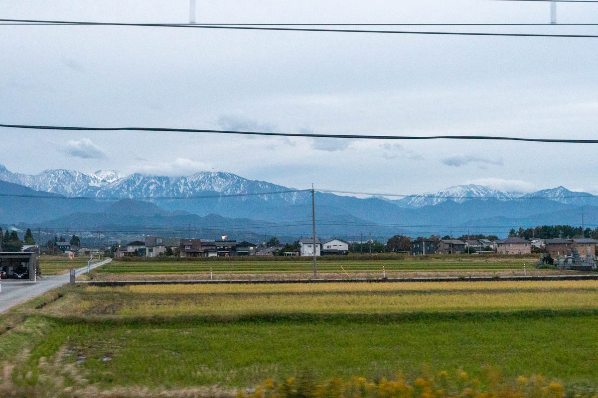 あいの風とやま鉄道から見る立山連峰